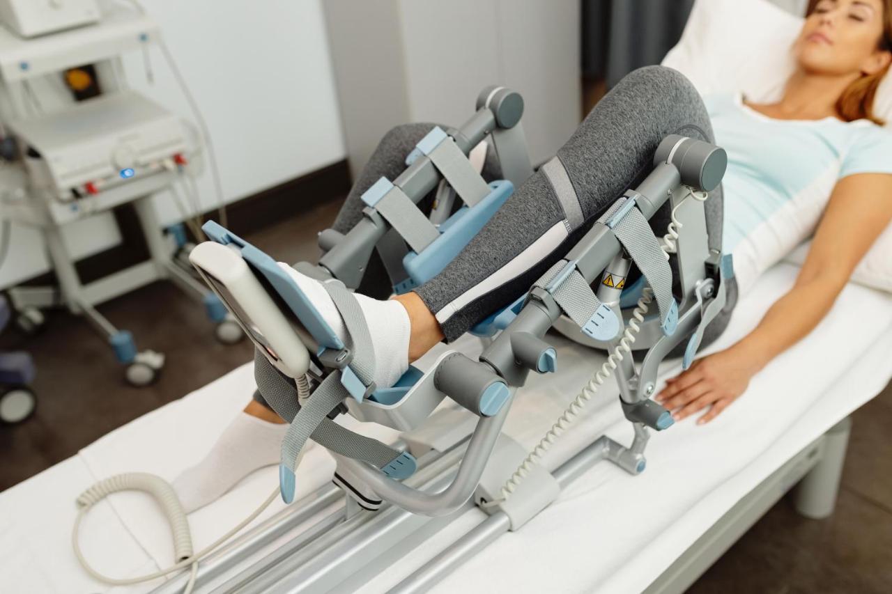 Hotel Premier Aqua - Adults Only فردنيك المظهر الخارجي الصورة A patient in a hip abduction machine