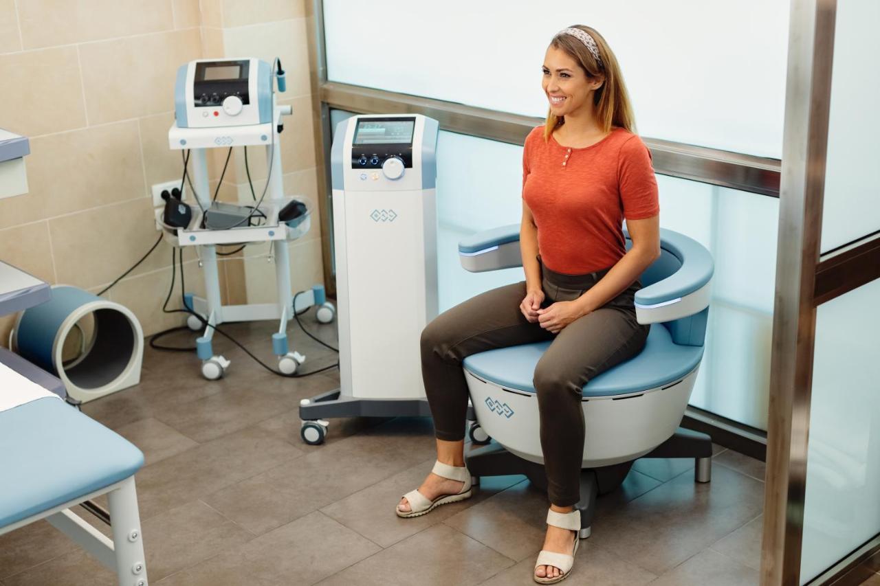 Hotel Premier Aqua - Adults Only فردنيك المظهر الخارجي الصورة A woman receiving a treatment