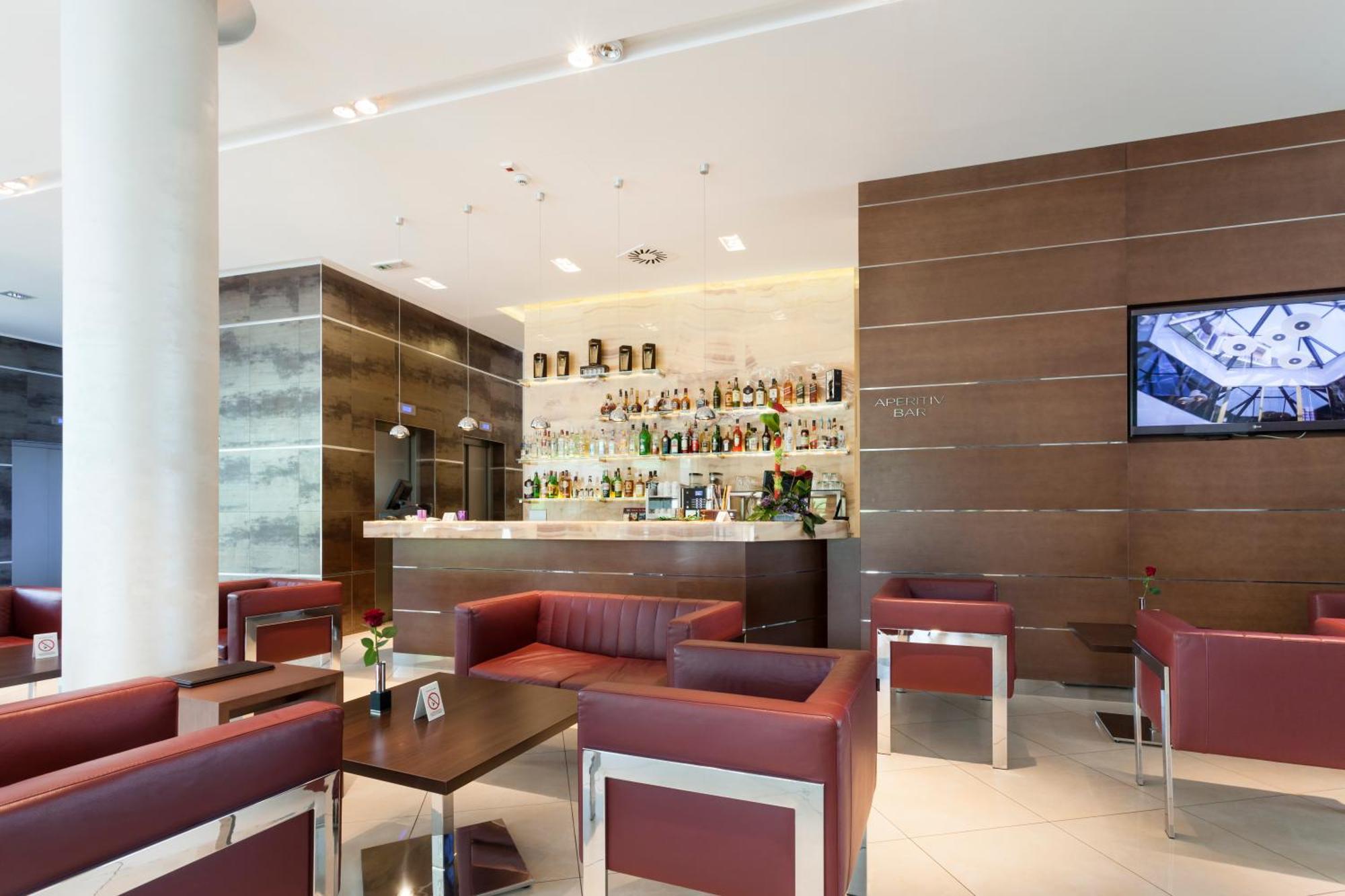 Hotel Premier Aqua - Adults Only فردنيك المظهر الخارجي الصورة The lounge at the airport